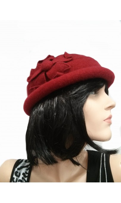 Chapeau laine a 100 % bourgogne a fleur