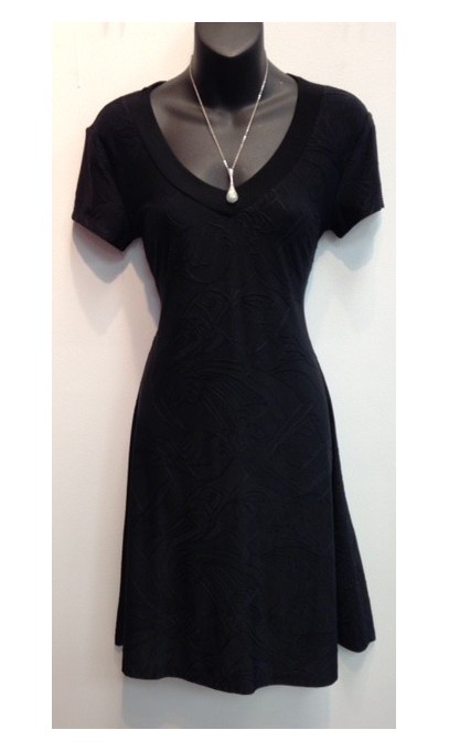Superbe robe noir en tissue Jacquard fabriquer au Quebec 