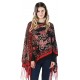 shawl avec accents de rouge et boutons