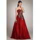 Robe longue de soiré ou de bal rouge et noir avec appliqué de dentelle paon
